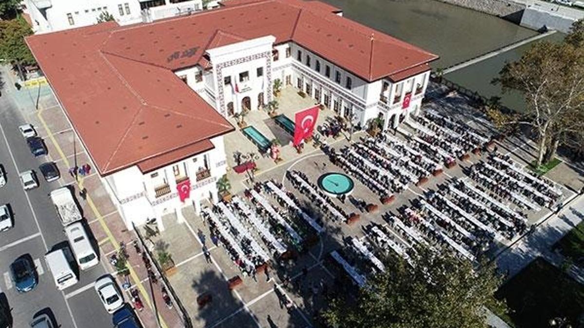 Elektrik üreten belediye binası
