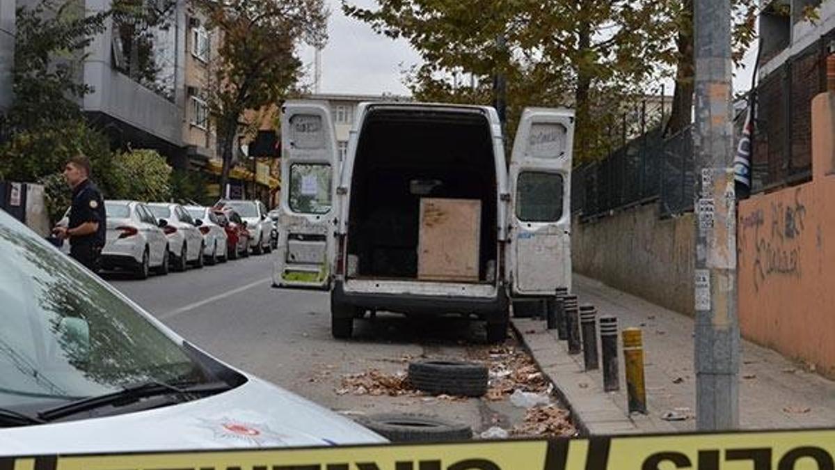 Küçükçekmece'de şüpheli paket alarmı