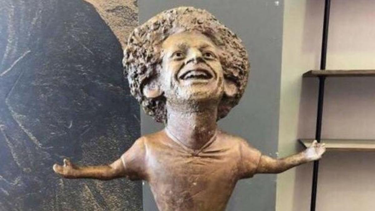 Salah heykeli tartışma konusu oldu!