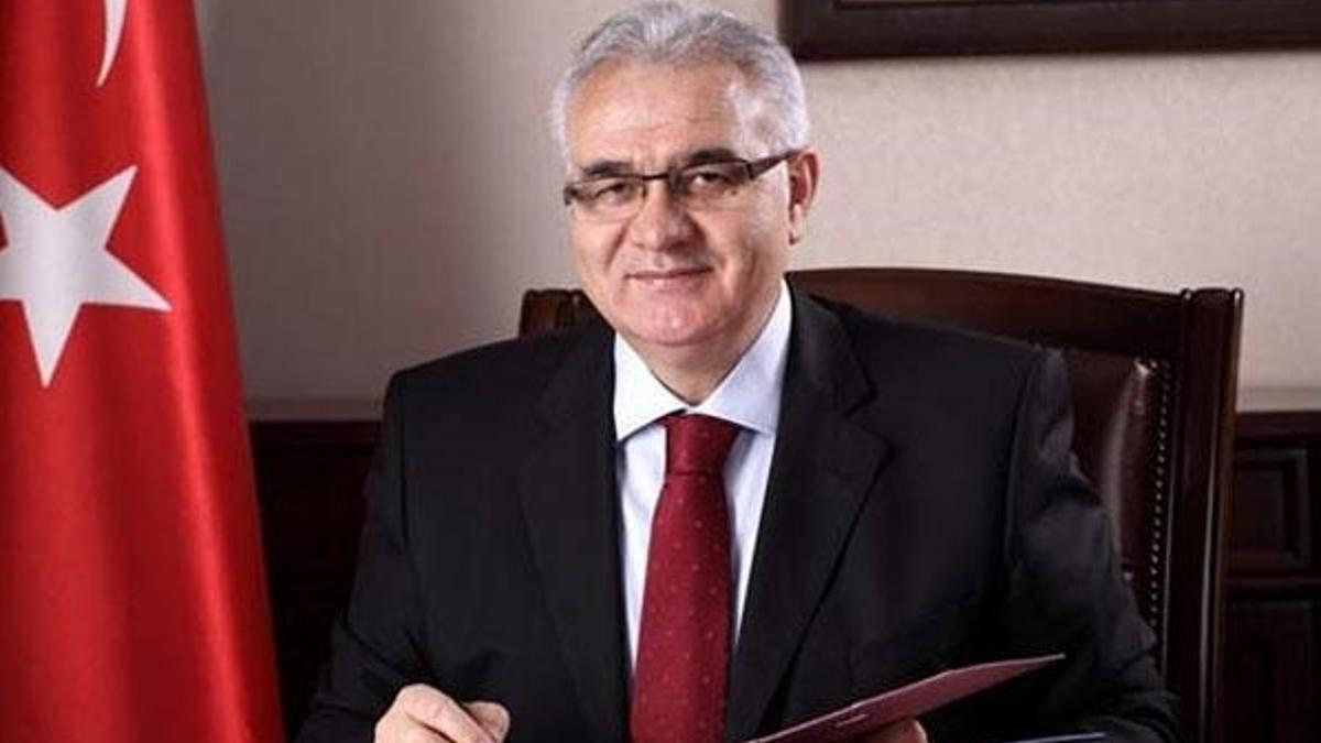 FETÖ'den hapis cezasına çarptırılan eski valinin eşine ev hapsi