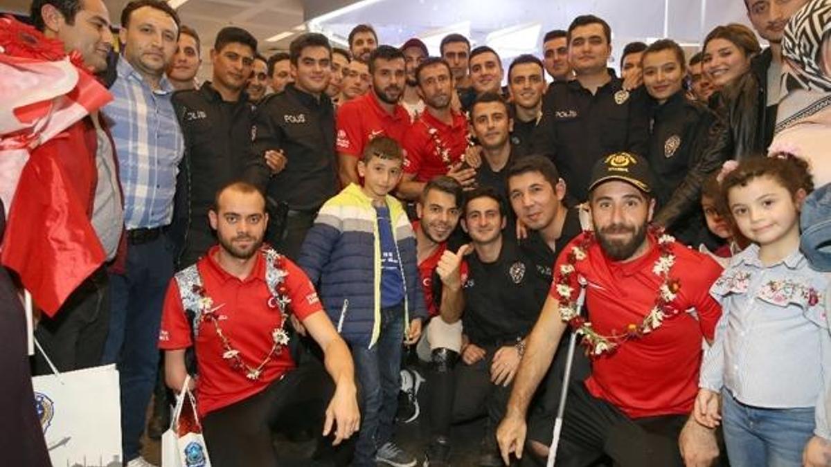 Dünya ikincisi Ampute Milli Takımı yurda döndü