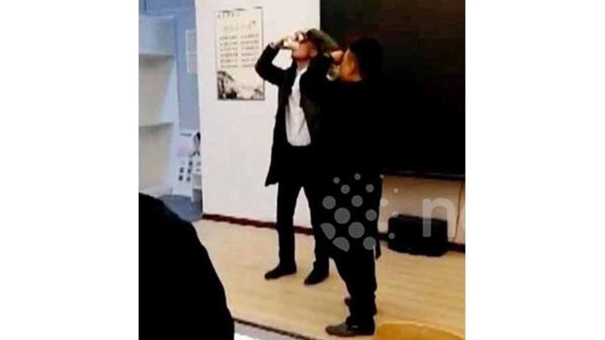 Böyle eziyet görülmedi! Çalışanlarına idrar içirdi!