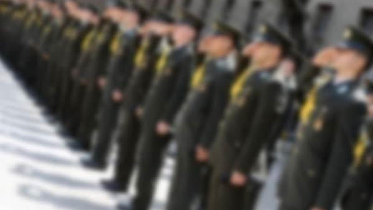 Renk körü FETÖ'cü böyle asker olmuş!