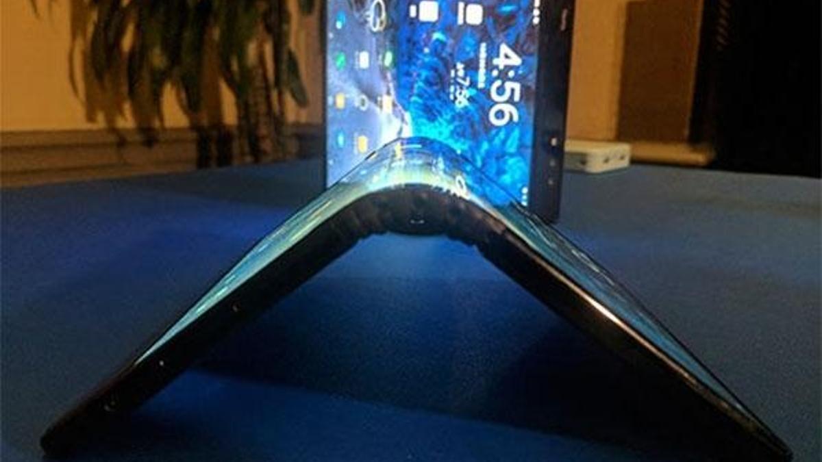 İşte Samsung’un katlanan ekranlı akıllı telefonu...