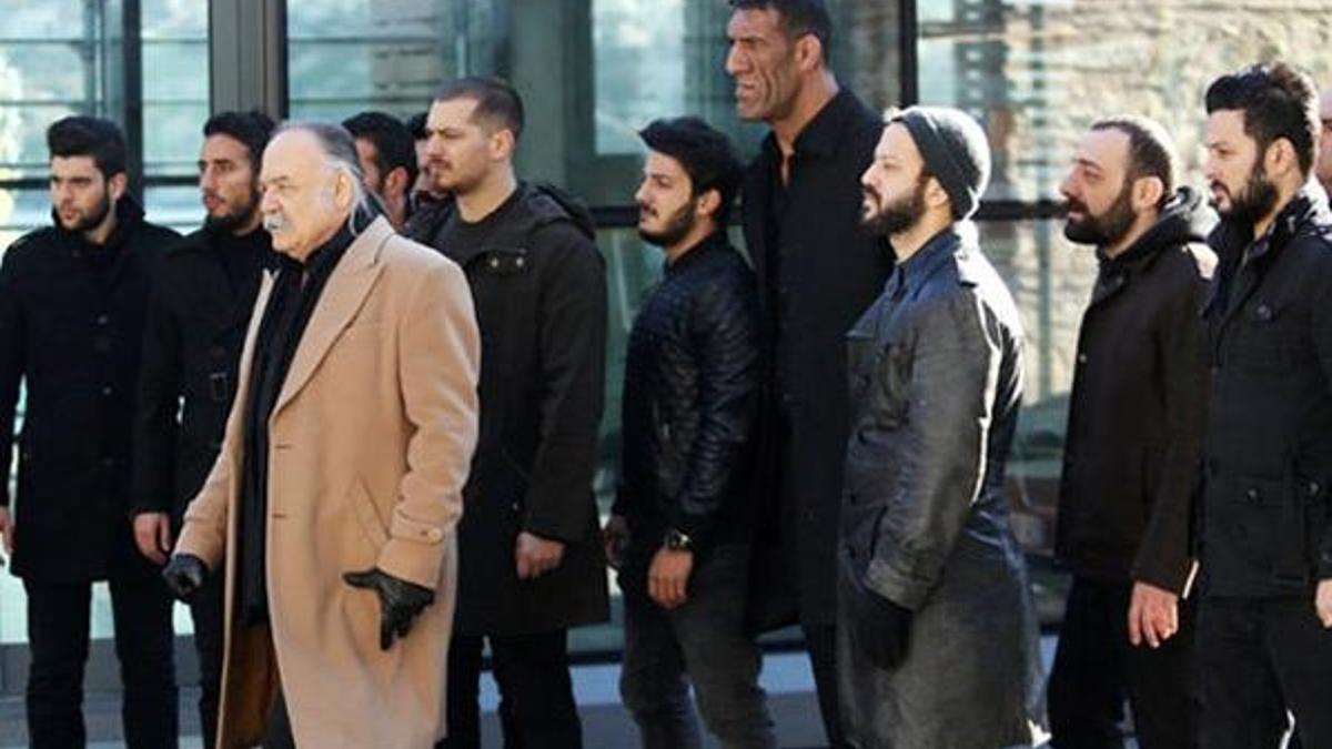 'İçerde' oyuncusu sokakta simit satıyor