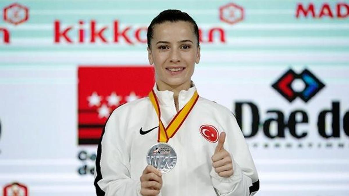 Serap Özçelik Arapoğlu'ndan gümüş madalya
