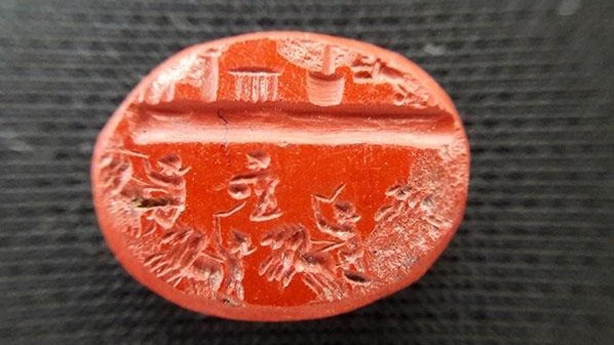 Roma dönemine ait 1800 yıllık yüzük taşının benzeri yok