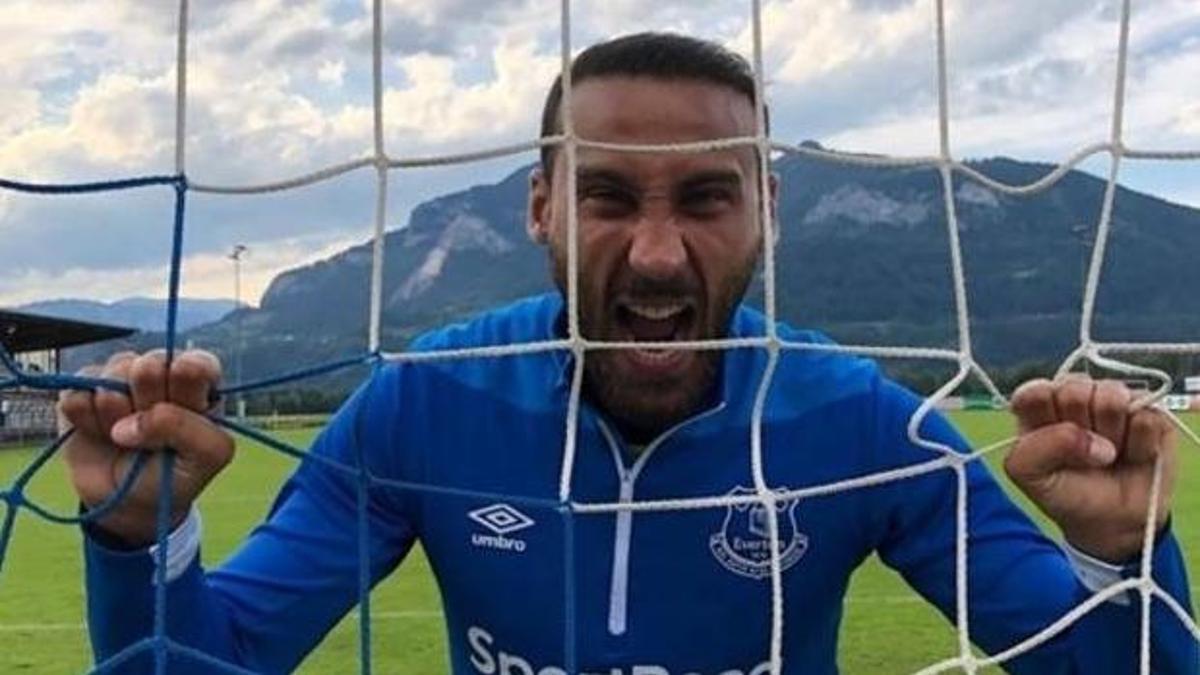 Cenk Tosun: "Şampiyonluğun en büyük adayı Başakşehir"