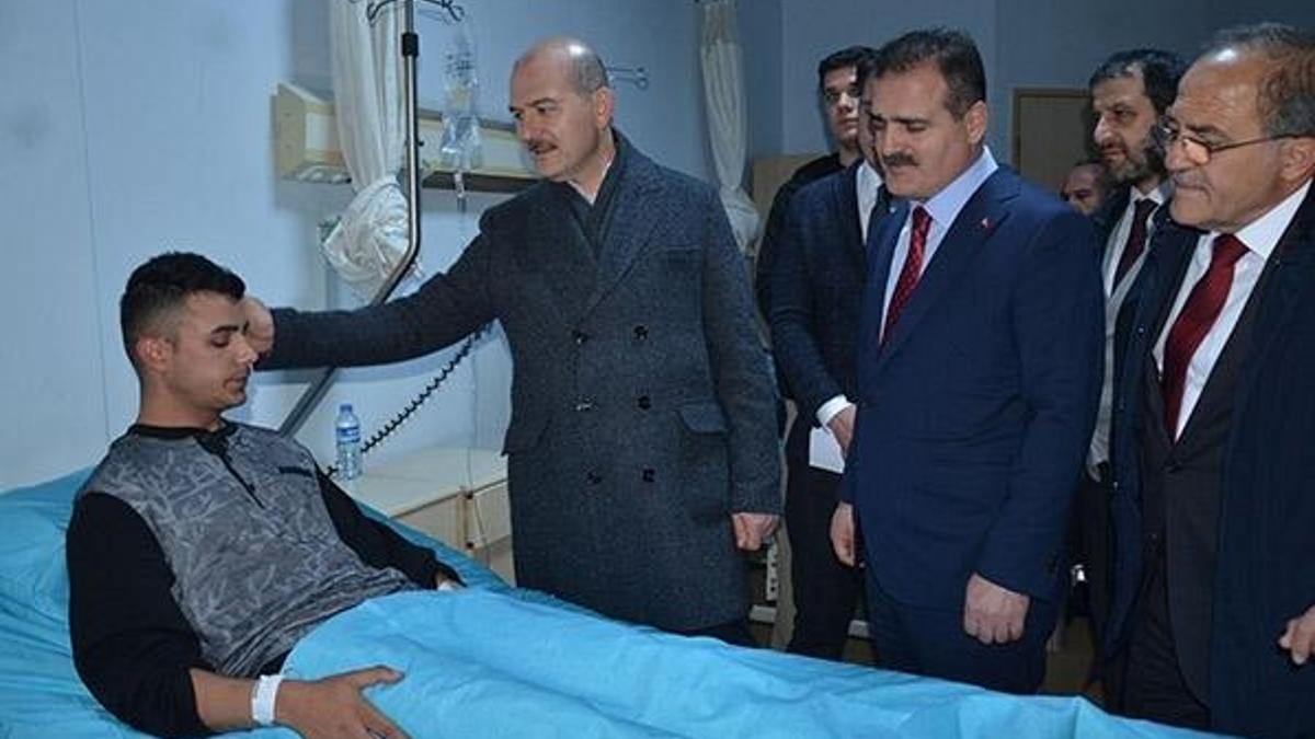 Bakan Soylu'dan patlamada yaralanan askerlere ziyaret