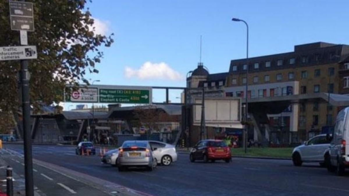 Londra'da terk edilmiş araç paniği!