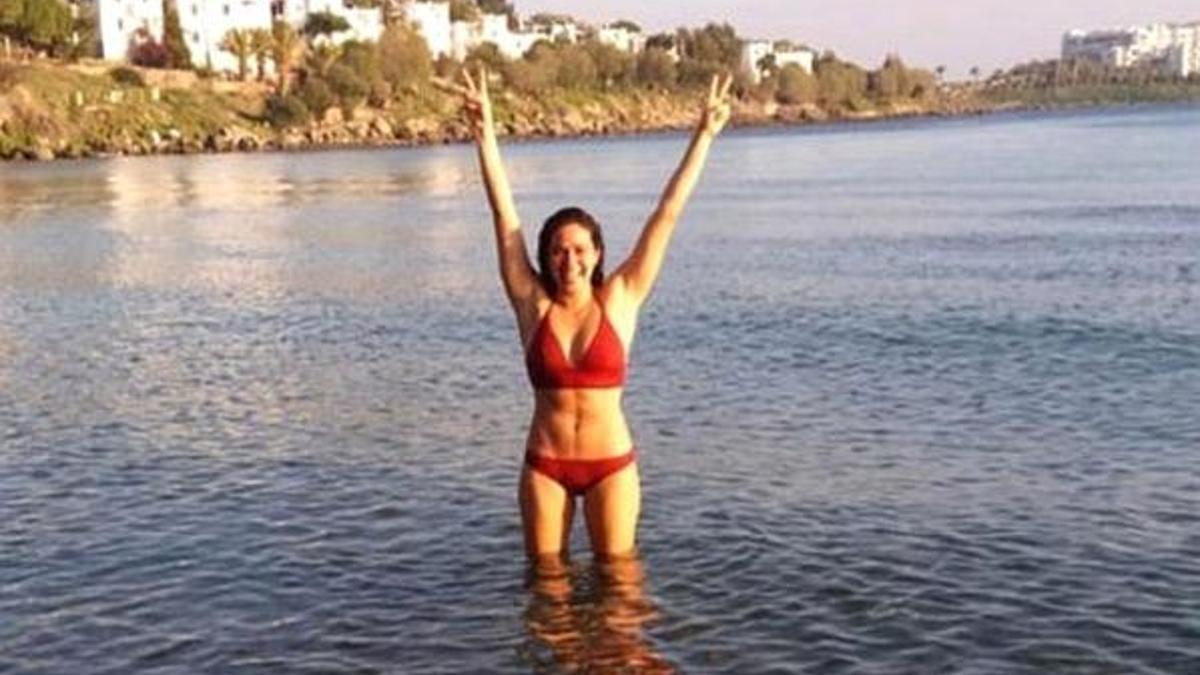 Özge Borak, kasım ayında denize girdi