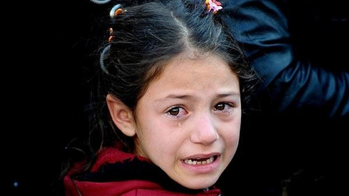 Minik Ceren, şehit babasını asker selamıyla uğurladı