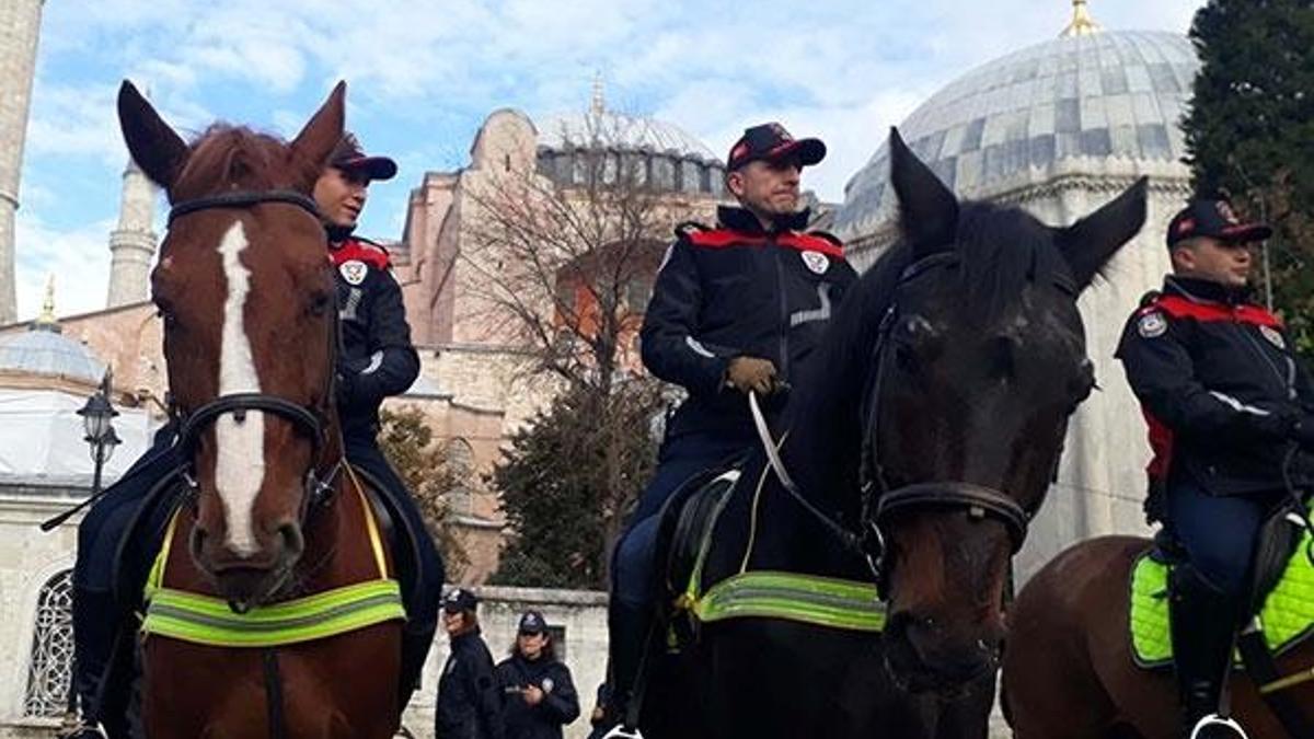 "Atlı Birlikler" Sultanahmet'te devriyeye başladı