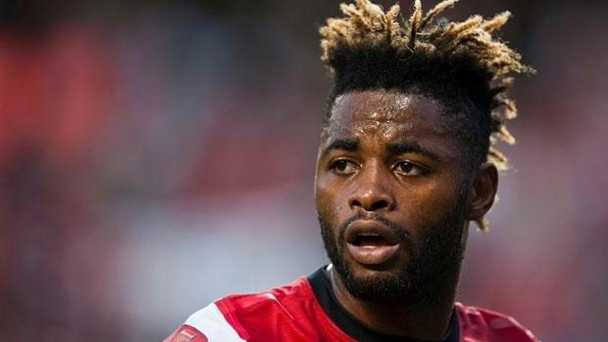 Alex Song içini döktü: "Kendimi kesecektim"