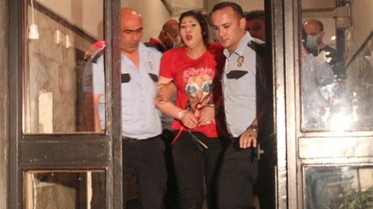 Cesedi çamaşır makinesine koyup alçıyla kapattılar