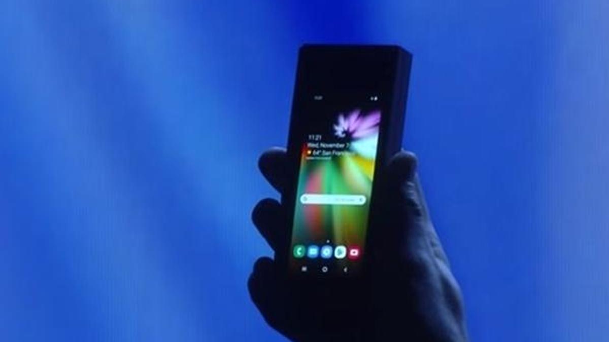 Katlanabilir Samsung telefon görüntülendi