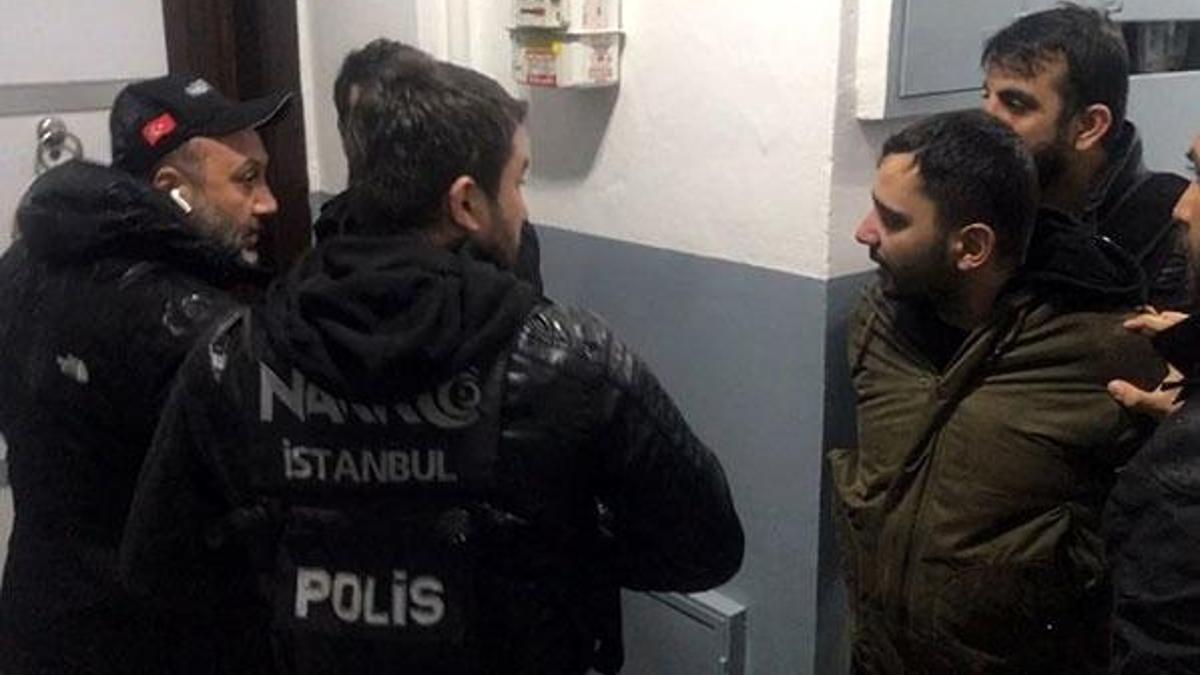 Eroinleri oyuncak ayıyla pencereden attı