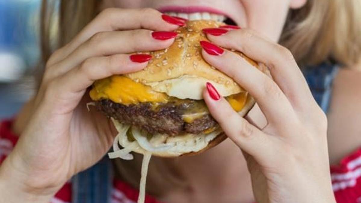 İstanbul'da ünlü fast food zincirinde büyük skandal!