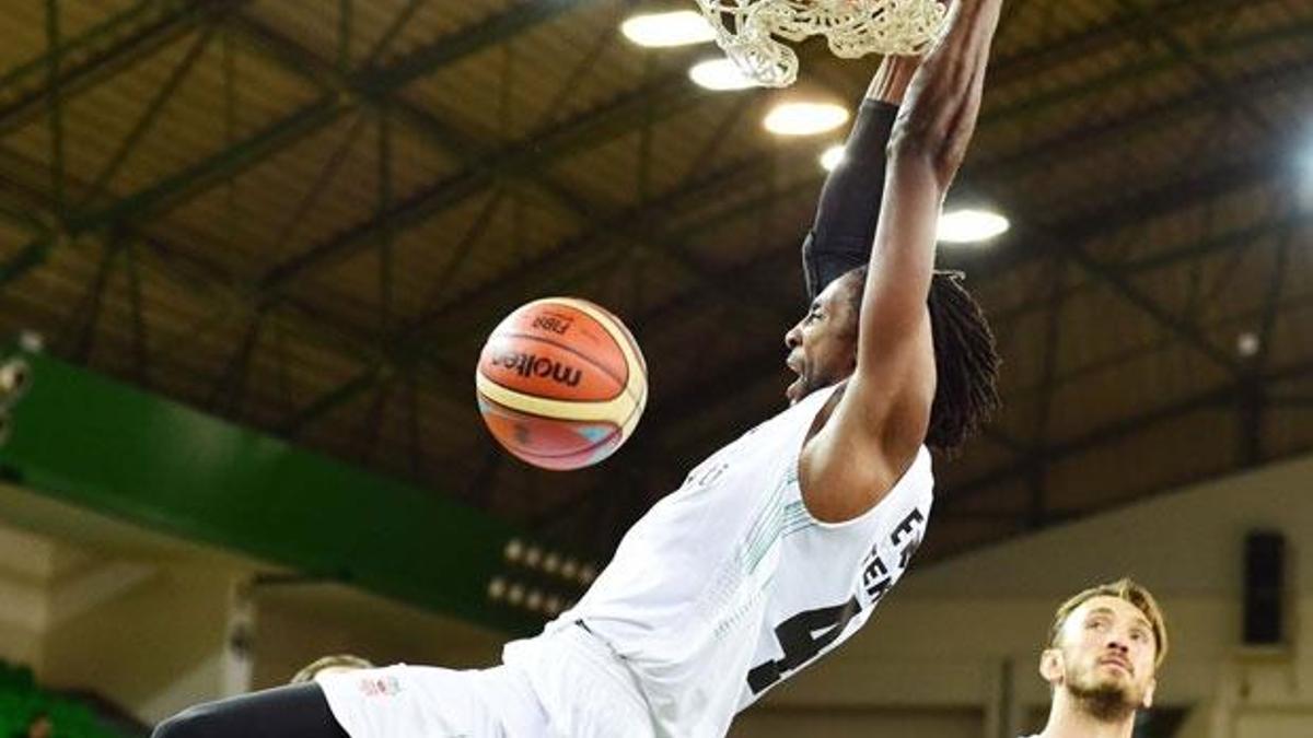 Darüşşafaka evinde çok farklı: 93-65