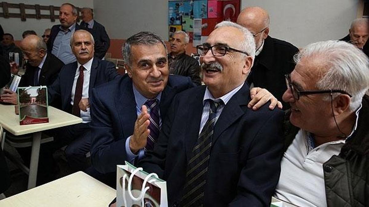 Şenol Güneş yıllar sonra lise arkadaşlarıyla birlikte...