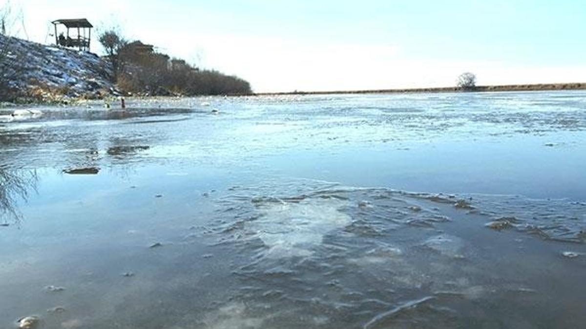 Kura Nehri buz tuttu