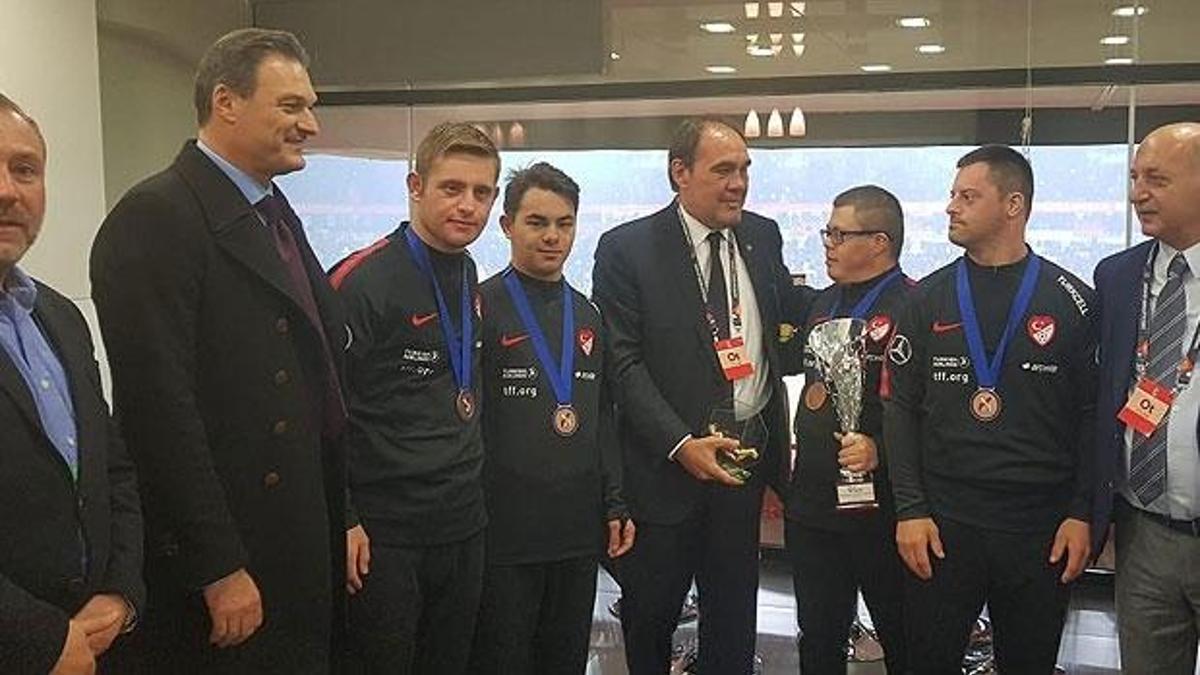 Kupa Yıldırım Demirören'e geldi!