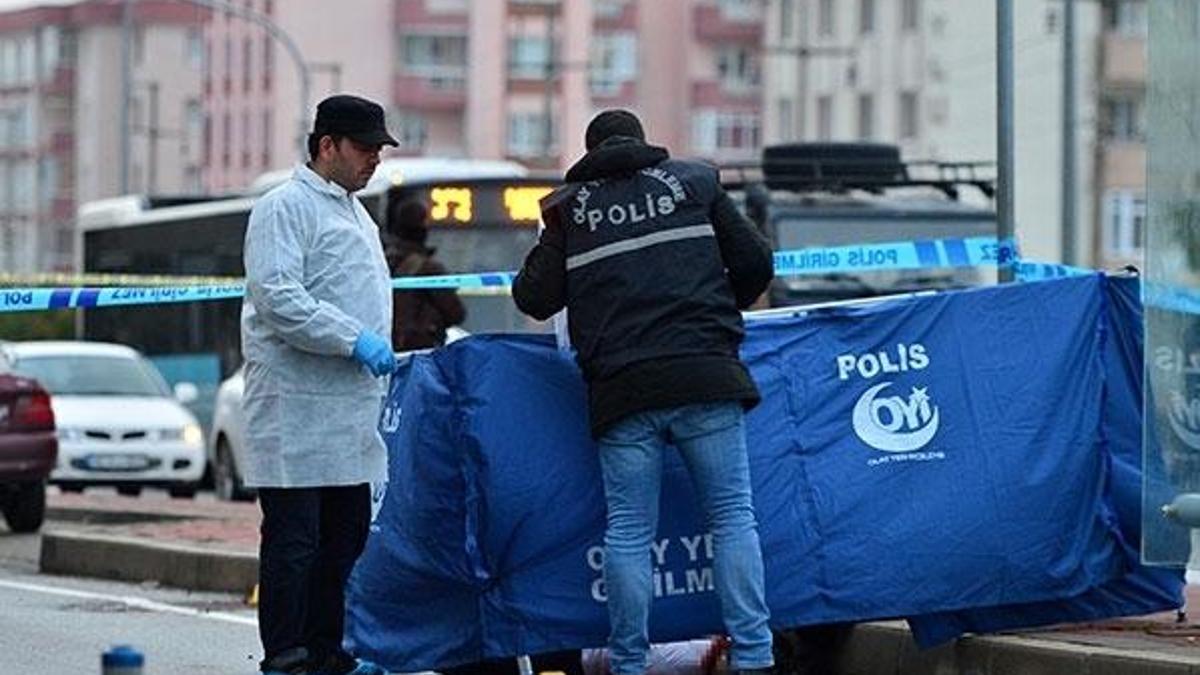 Evden uzaklaştırma alan koca, önce eşini ardından kendini vurdu