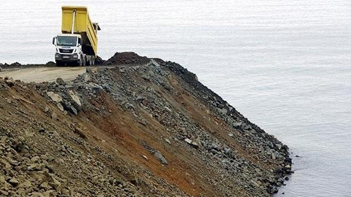 Rize-Artvin Havalimanı'nda denize 14,5 milyon ton taş döküldü