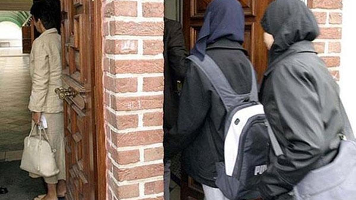 Avusturya'da okullarda başörtüsü yasağı için hazırlık!