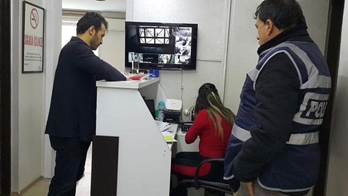 Masaj salonlarına baskın! Fuhuş yapılıp yapılmadığı...