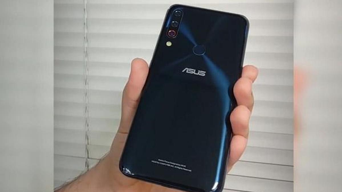 3 kameralı ZenFone'dan ilk resmi görsel!
