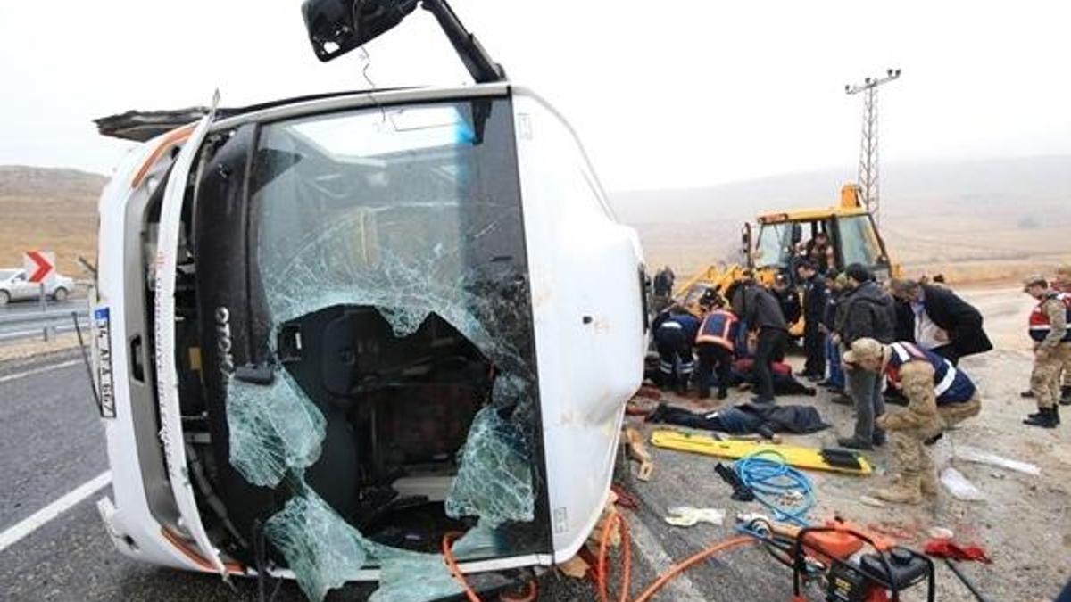 Malatya'da yolcu midibüsü devrildi: 7 ölü, 15 yaralı