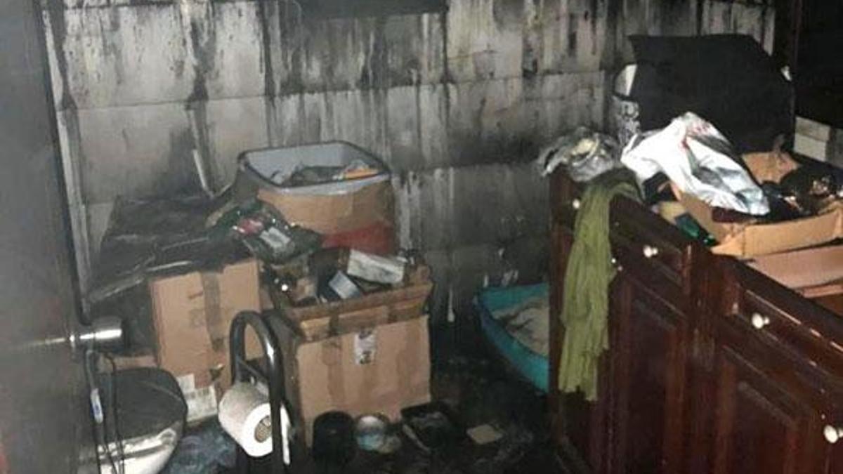 Fişte unutulan ütü, tripleks villanın üst katını yaktı