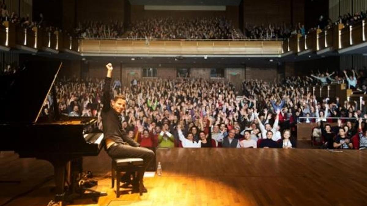 Rekortmen piyanist, Türkiye'deki ilk konserini İzmir'de verdi