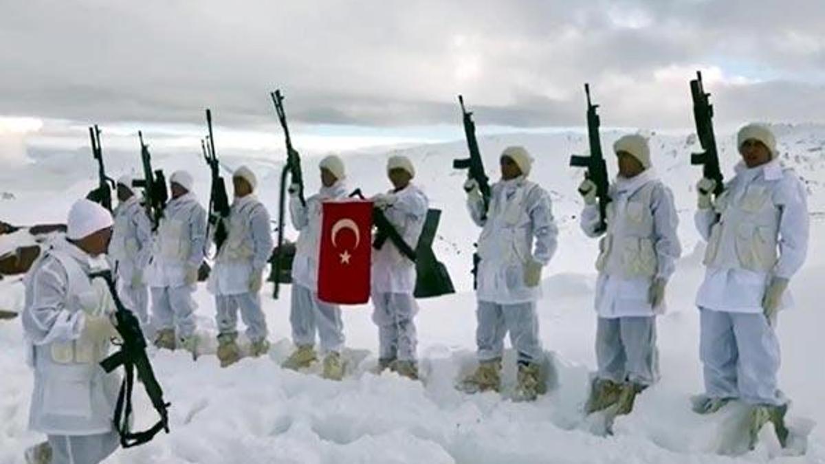 Kato Dağı'nda operasyondaki Mehmetçiklerden 'Öğretmenler Günü' mesajı