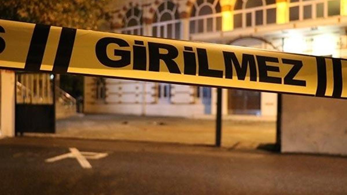 Madde bağımlısı şahıs cami avlusunda kendini yaktı