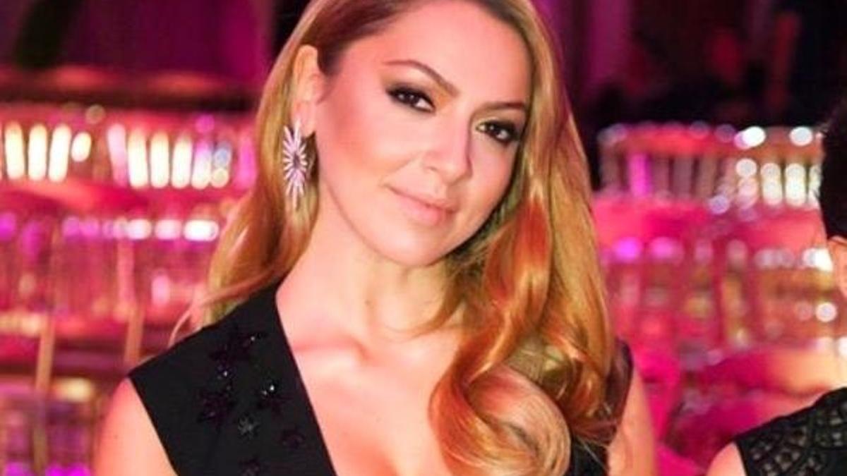 Hadise'den derin dekolteli paylaşım