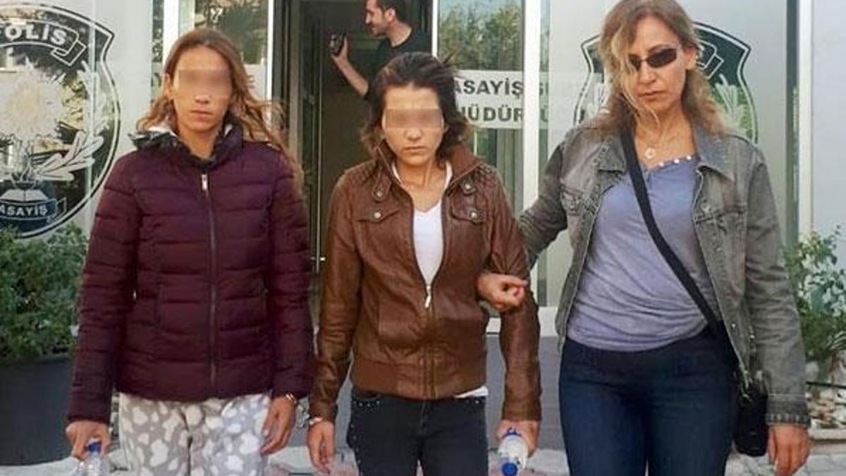 İki kadın yakayı böyle ele verdi!