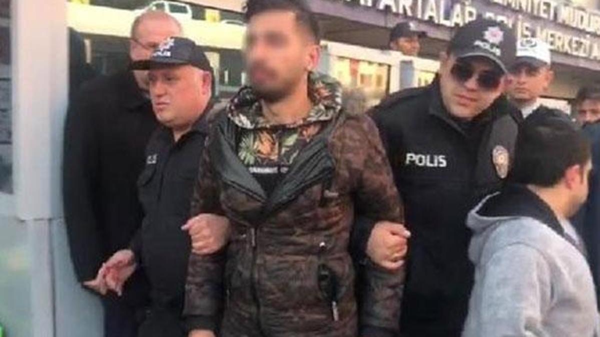 Araçta ayağa kalkıp dans edince gözaltına alındı