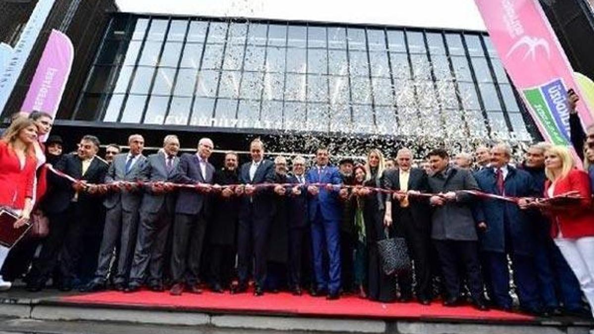 ‘Yücel’in Çiçekleri’ seyirciyle buluştu