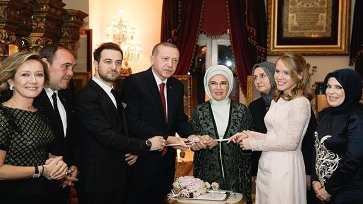 Demirören ve Kalyoncu ailelerinin mutlu günü! Yüzüklerini Cumhurbaşkanı Erdoğan taktı