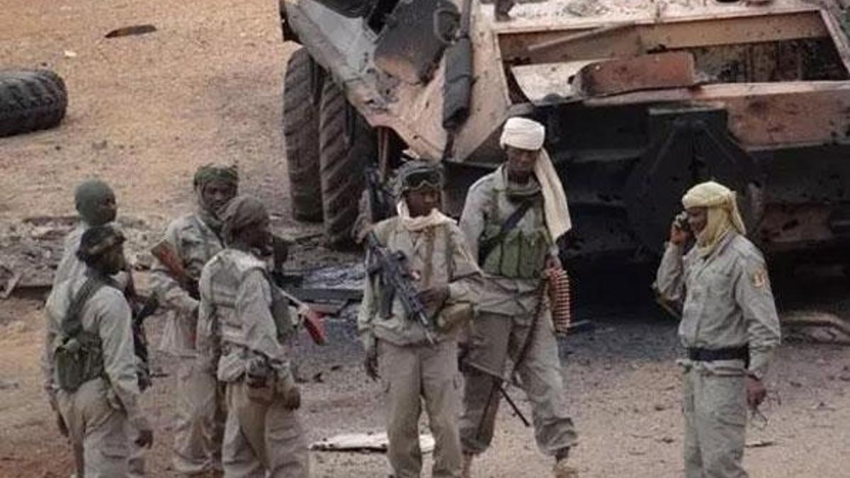 Mali'de bin 500 isyancı silah bıraktı