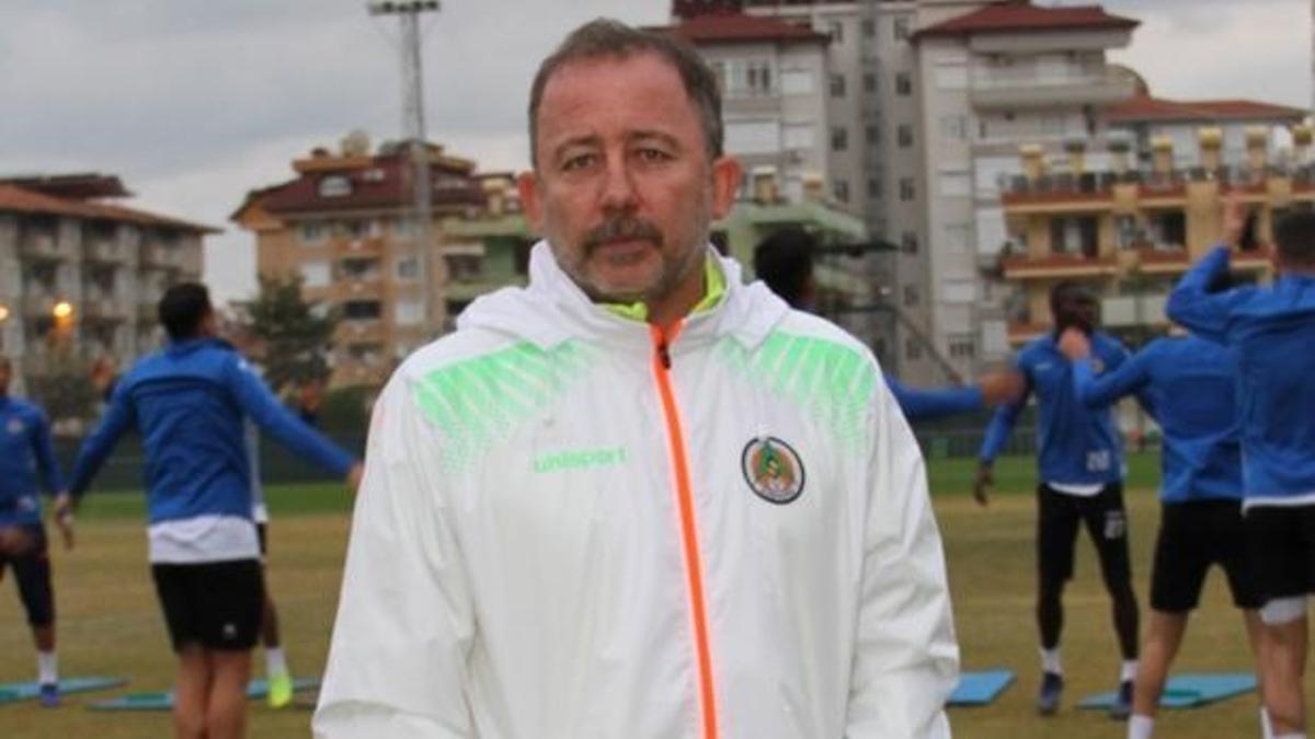 Sergen Yalçın: "İlk yarıda 20 puan barajını yakalamamız lazım"