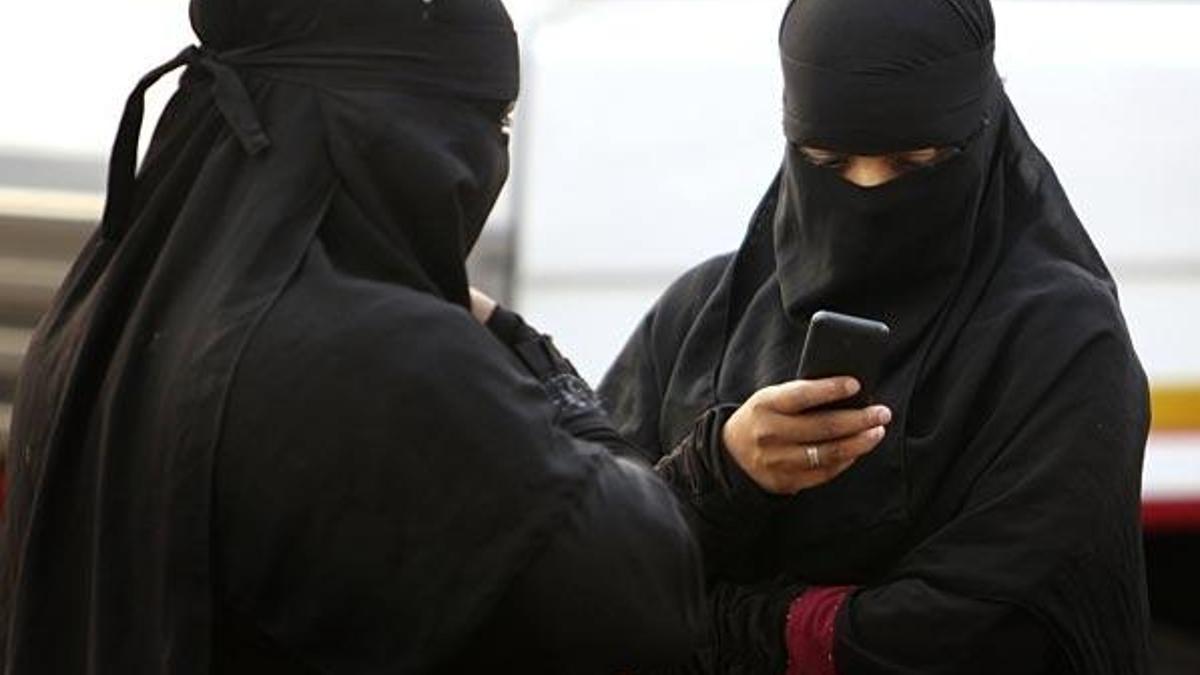 Hollanda burka yasağında geri adım attı!