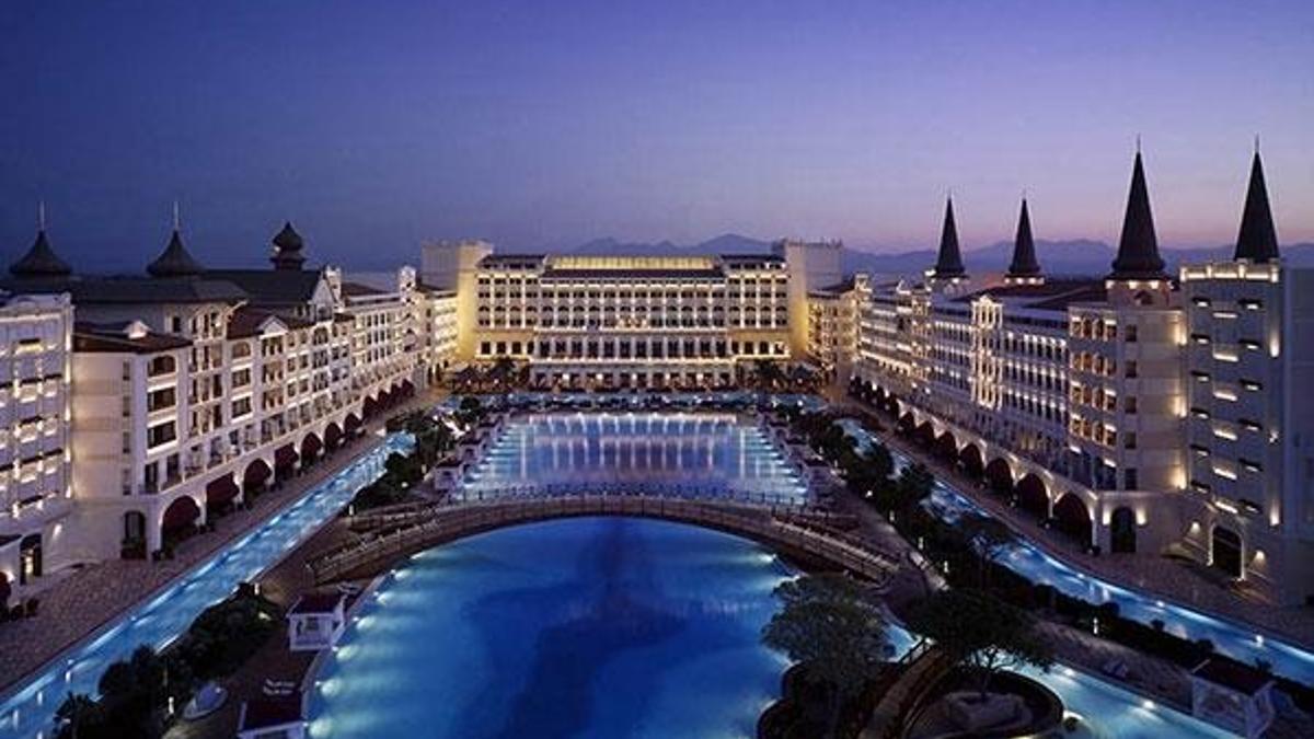 Mardan Palace, Titanic Hotels'e kiralandı