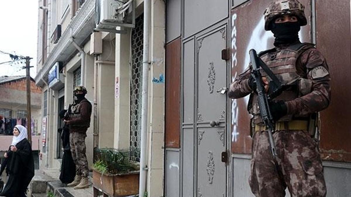 Özel harekattan 'zula evine' baskın