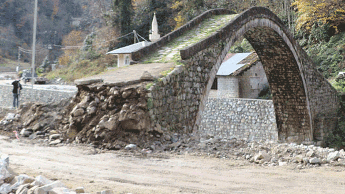 Rize'de zarar gören tarihi kemer köprü ile ilgili açıklama