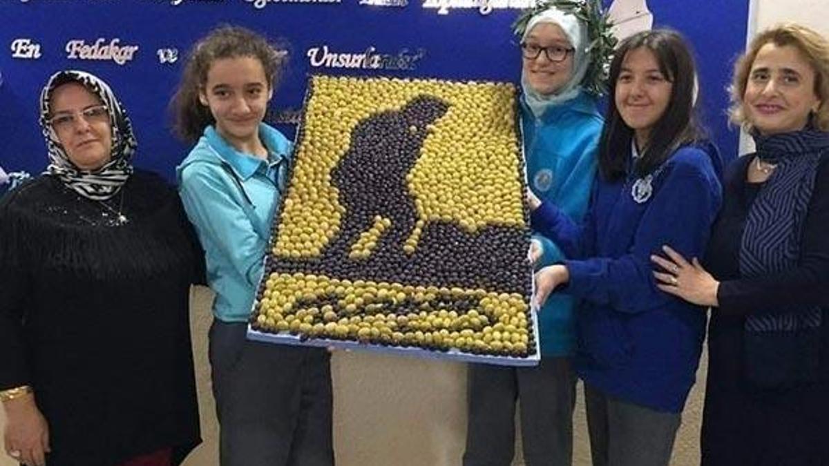 Zeytinden Atatürk portresi