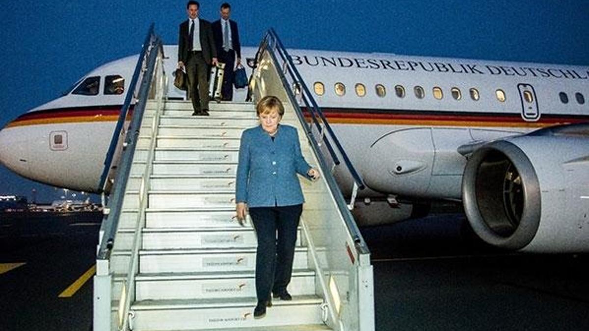 Merkel'in uçağı acil iniş yaptı