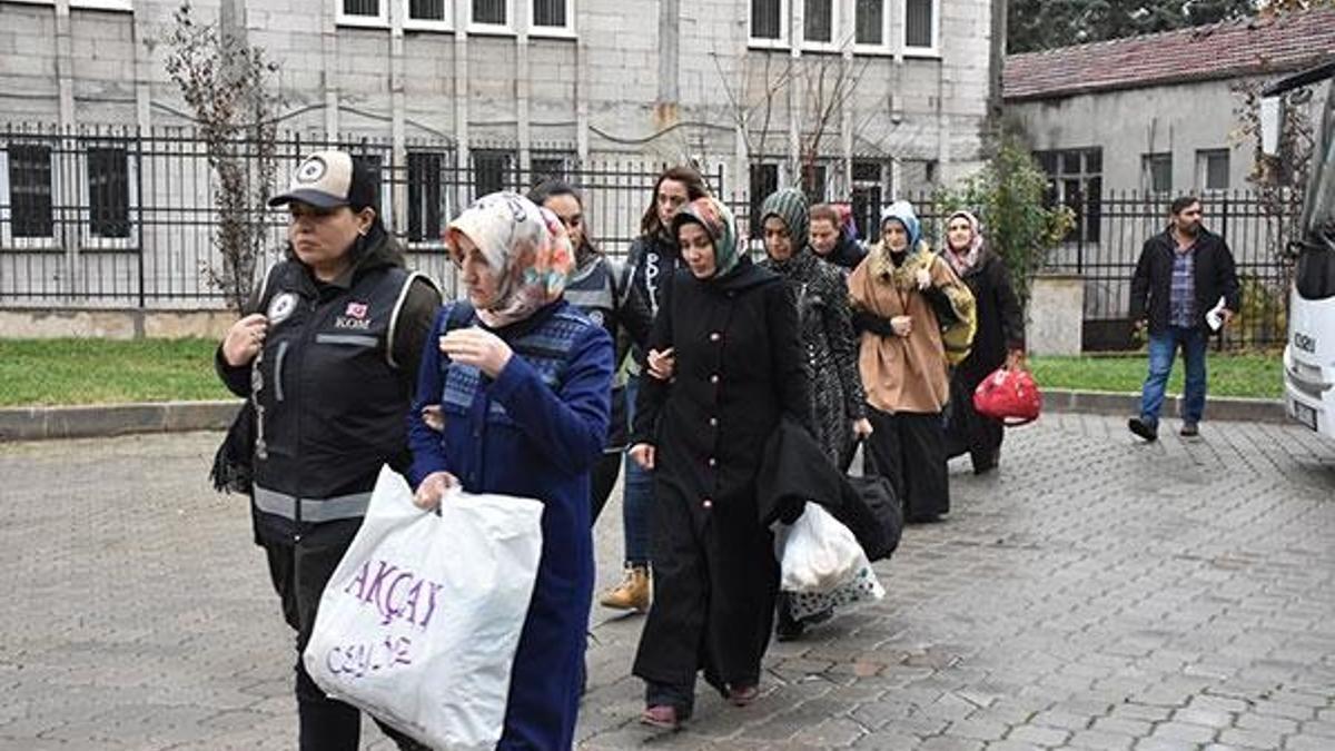 FETÖ'nün polis mahrem sorumlularının eşleri adliyeye sevk edildi